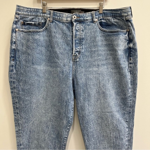 Torrid Blue Tapered Straight Leg Relaxed Fit Jeans with Vintage Appeal Size 24 - Picture 3 of 9